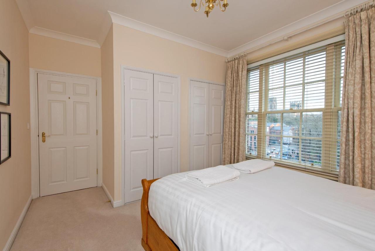 Cathedral Views Apartment Durham Bagian luar foto
